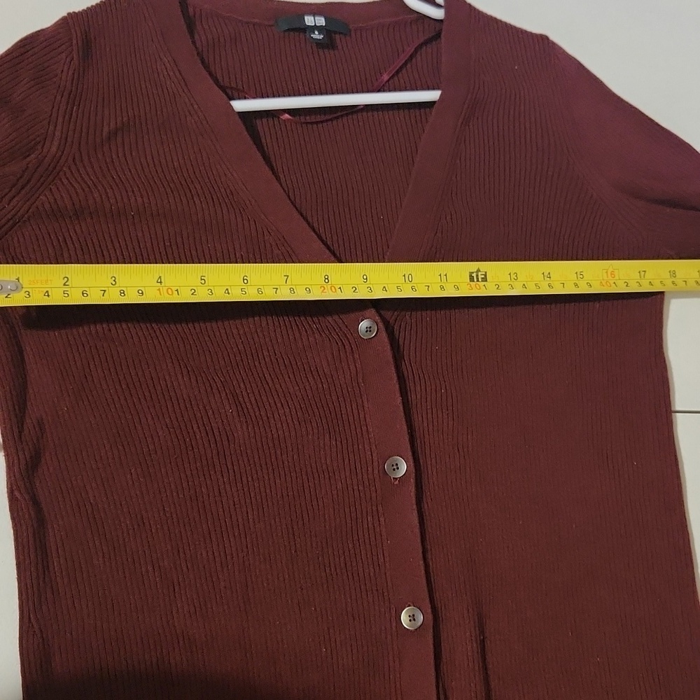 Uniqlo Cardigan Womens Size S Lomv Button Sweater Maroon - Picture 6 of 7